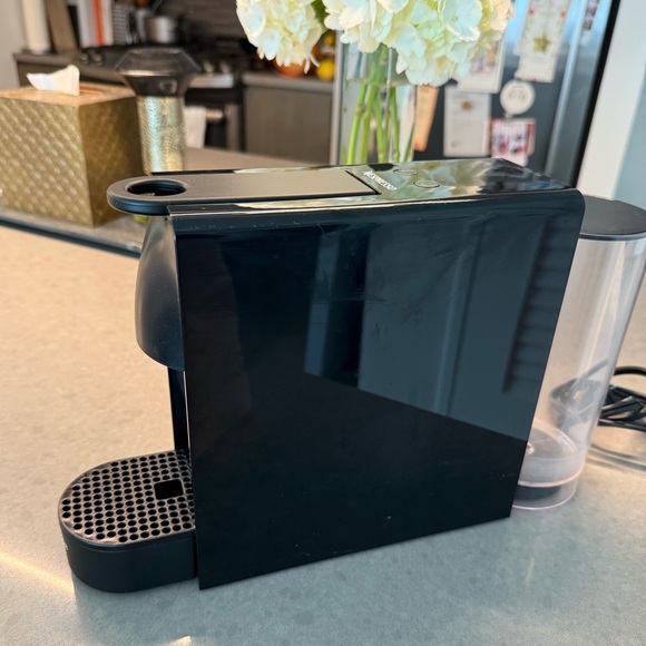 Nespresso x Breville - Essenza Mini Black Espresso Coffee Machine - Picture 6 of 11